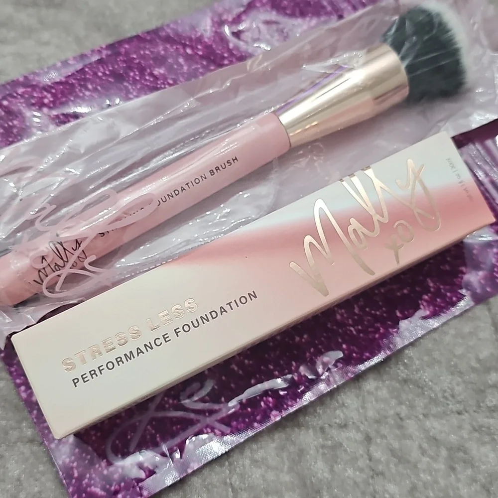 Mally XO Stress Less Foundation In Deep & Stippling Foundation Brush Set